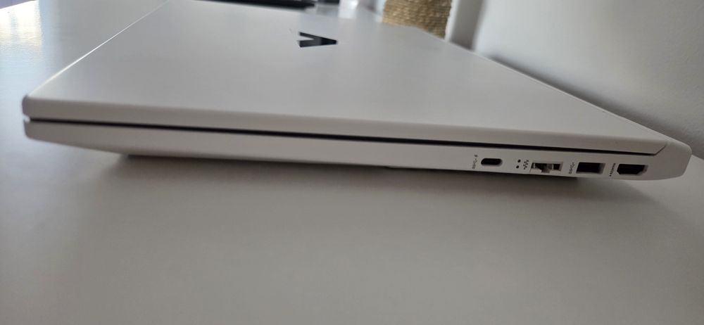 Laptop HP VICTUS   RTX5060 NOU