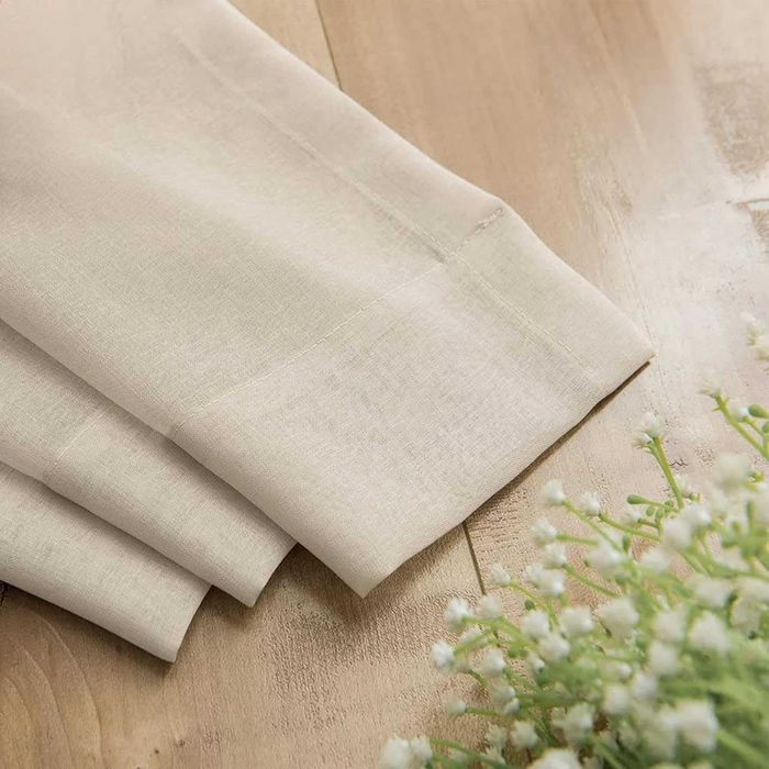 Комплект от 2 светлобежови прозрачни воалирани завеси с капси