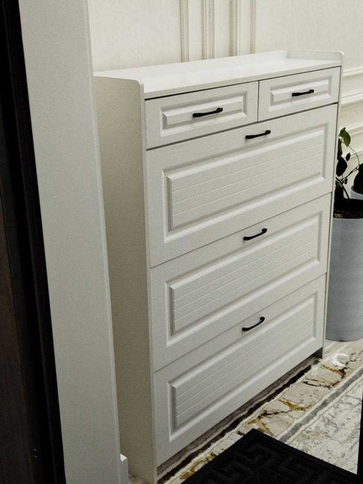 Узкая обувница в прихожую закрытая, обувной шкаф тумпа для обуви белый