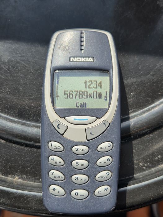 Nokia 3330cu butoane