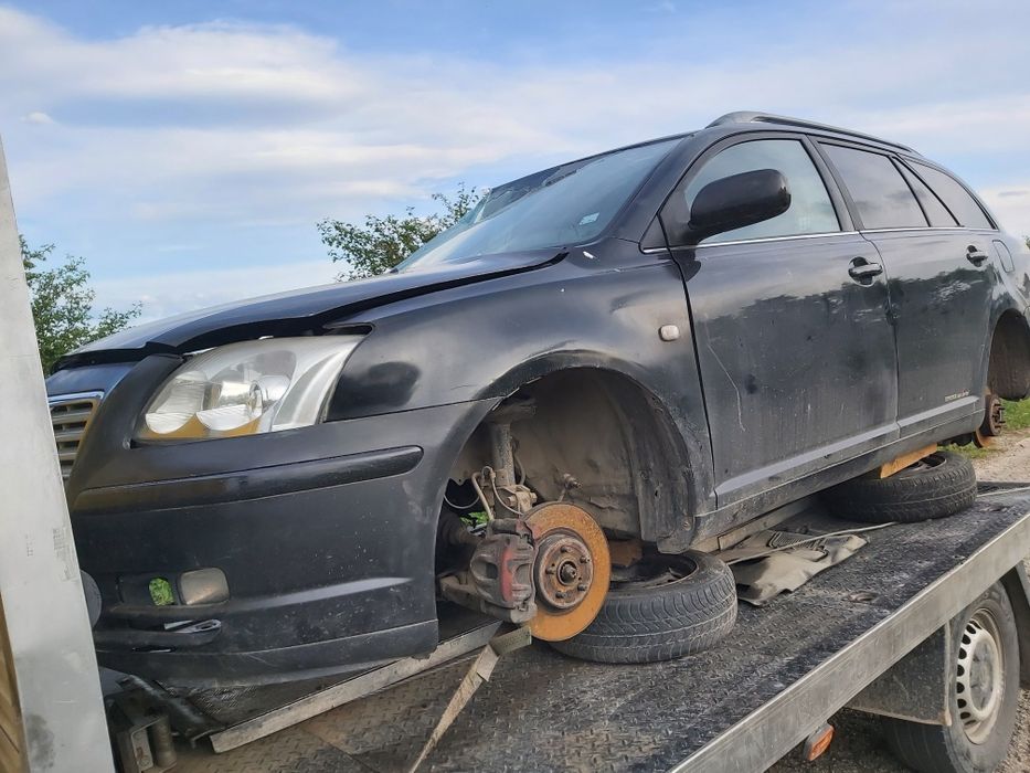 Тойота Авенсис комби 2.0 116 к.с 2003 година