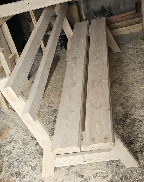 Маса с пейки 233см. дължина