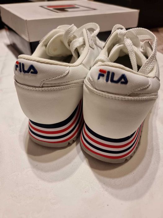 Vand adidasi FILA.