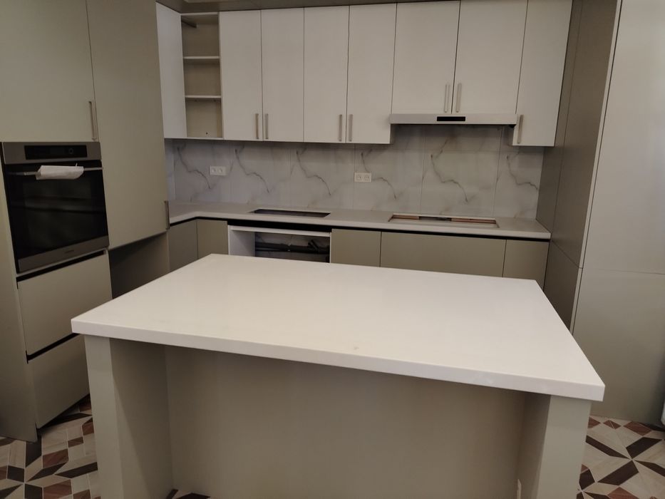 Кухонный стол из камня