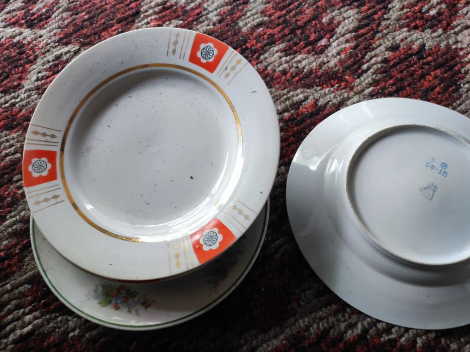 Тарелки посуда  чашки