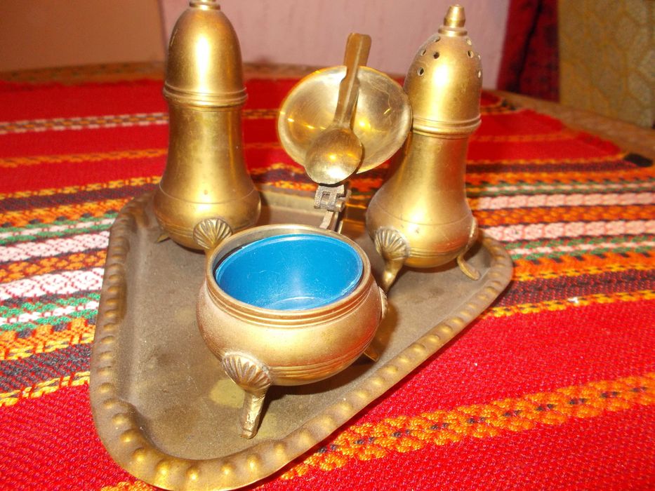 Старинно месингово сервизче за овкусяване