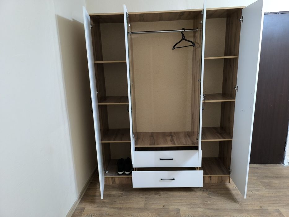 Продам шкаф для спальни новый,