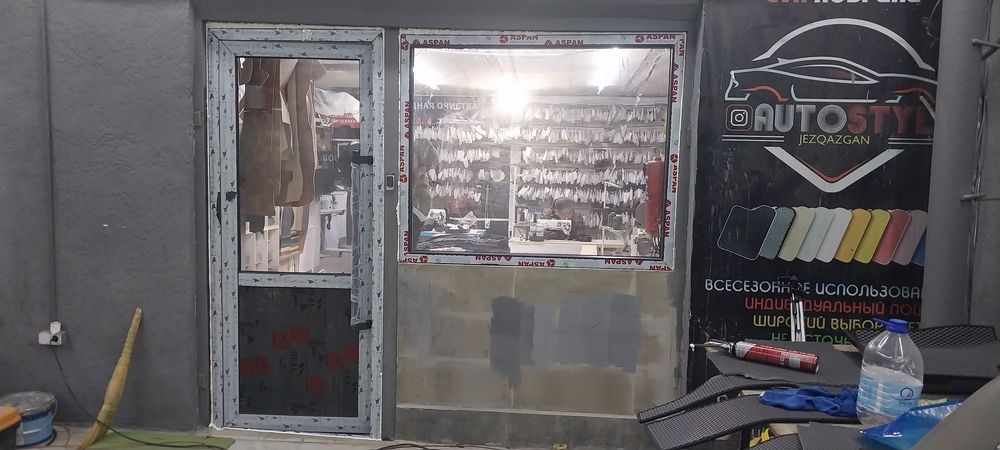 Алюминевый витражи двери