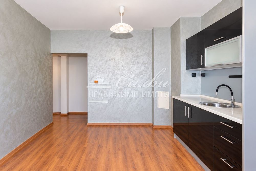 Продава се Двустаен апартамент в Шумен, Добруджански - 55 кв.м за 1982 €/кв.м - Снимка #1