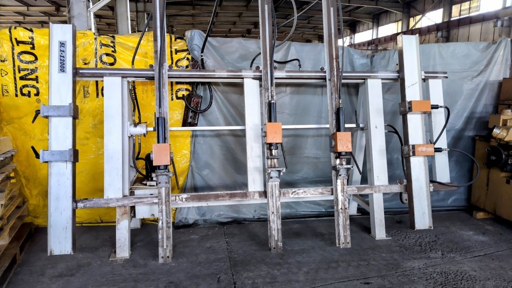 Вертикална хидравлична преса за греди и плотове, 3400/2000 като нова