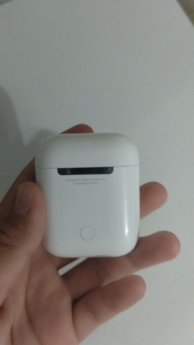 Airpods 2 поколений