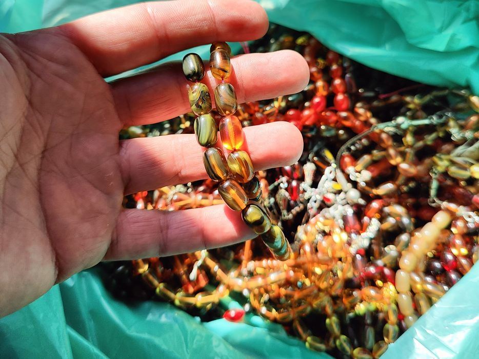 Продавам броеници от огън кехлибар - на едро