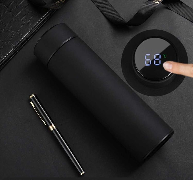 Термос с филтър и дисплей показващ температурата