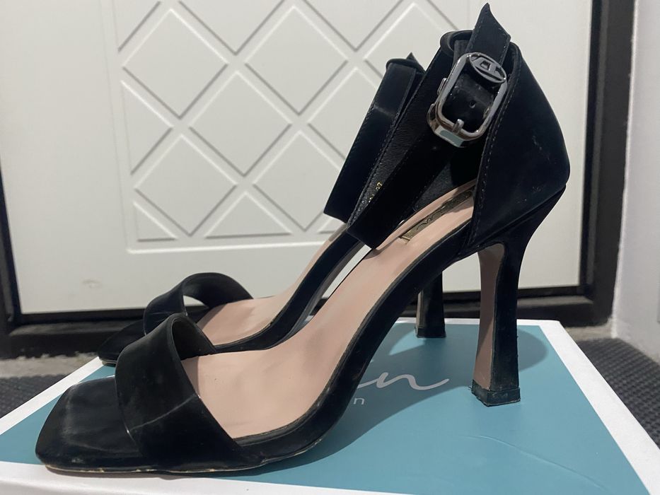 Продам босоножки