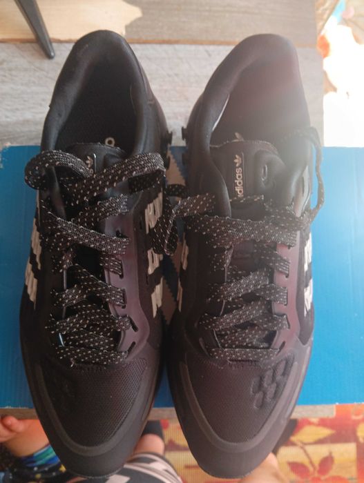 Оригинални обувки adidas.