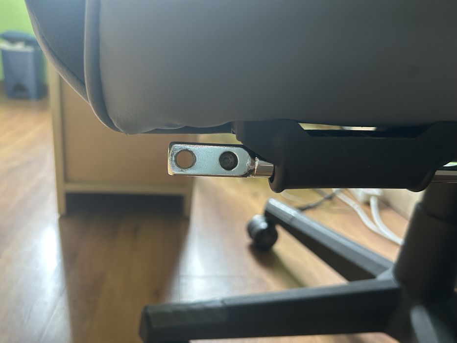 Scaun gaming genator