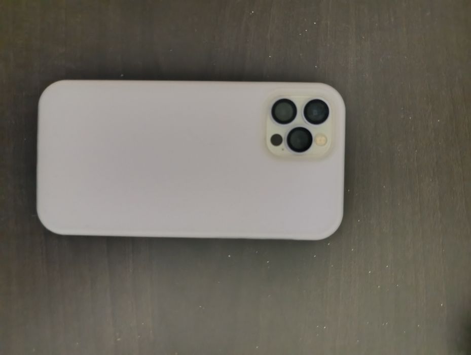Бял iphone 12 pro