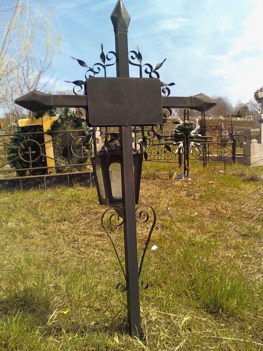 Cruci/Cruce Metalica/Fier pt Mormant/Cimitir/Loc Veci (cu FELINAR) NOI