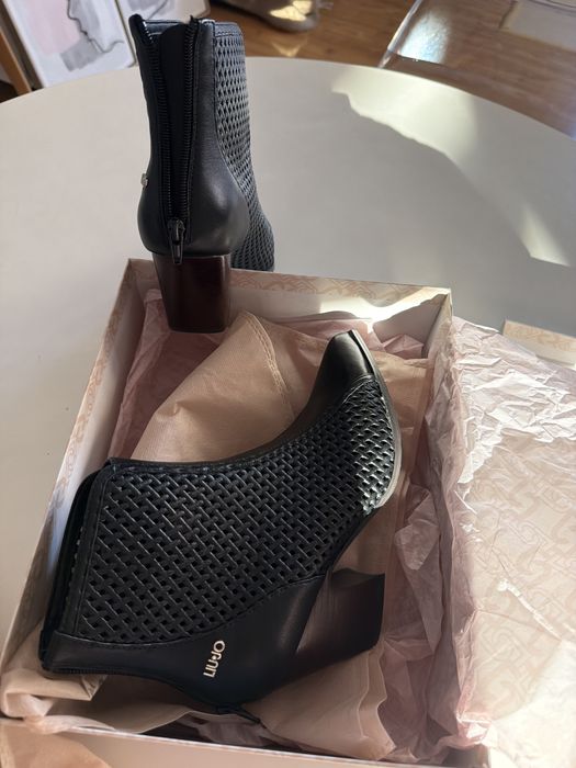 Botine negre din piele LiuJo
