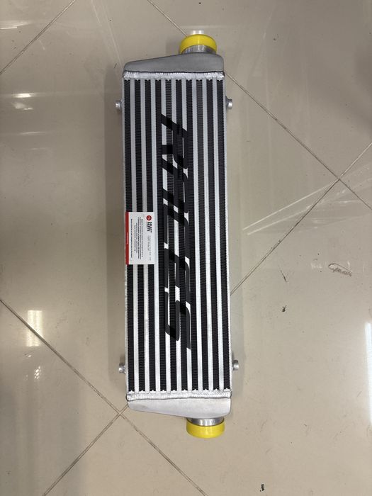 универсален интеркулер Intercooler Races 550x180x65 63мм bar&plate
