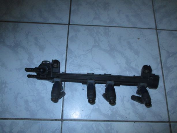 Injectoare +rampa Golf IV 4 Sharan Alhambra Octavia Beetle 2,0 benzina