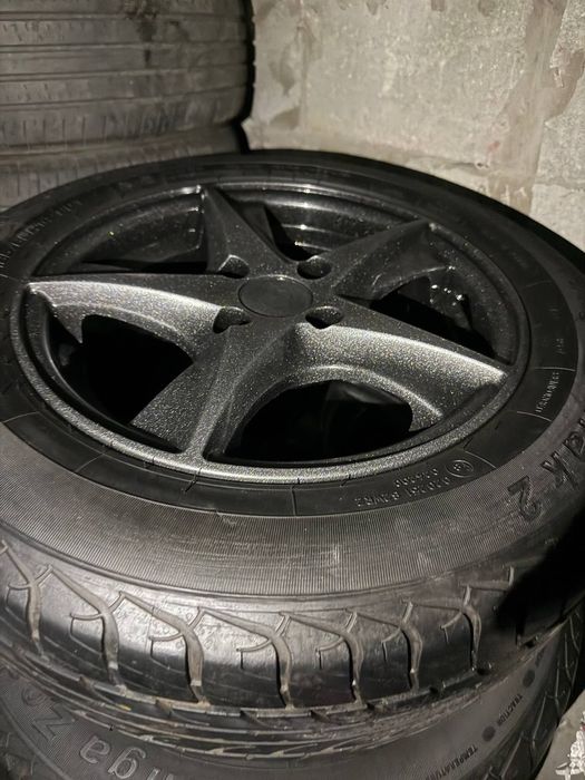 Продам комплект резины и диски