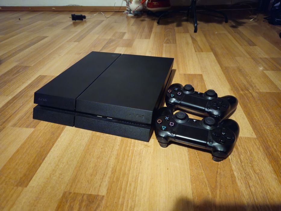 Consola Playstation 4 1TB + 2 controllere