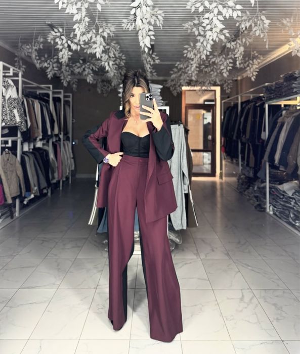 Продаются классические костюмы