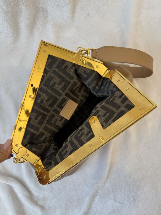Geata Fendi din piele