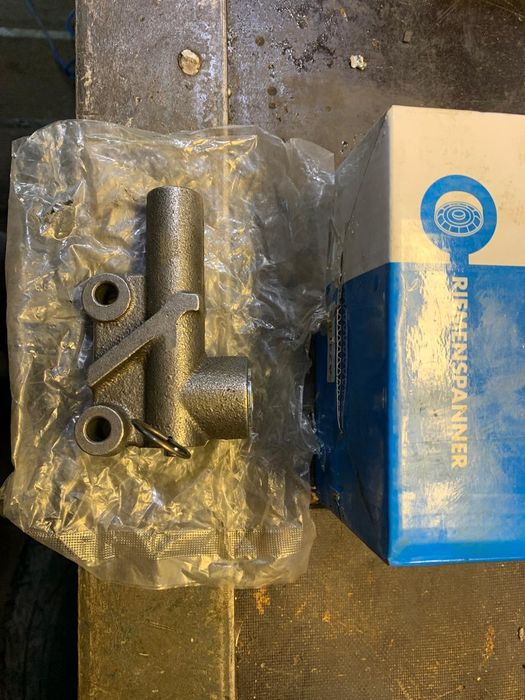 Гидронатяжитель ремня ГРМ