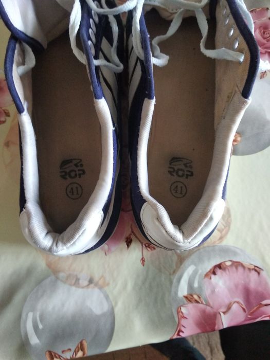 Спортивные настоящие кеды