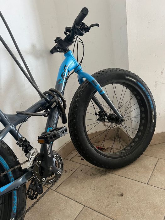 Vand bicicleta cu roti groase