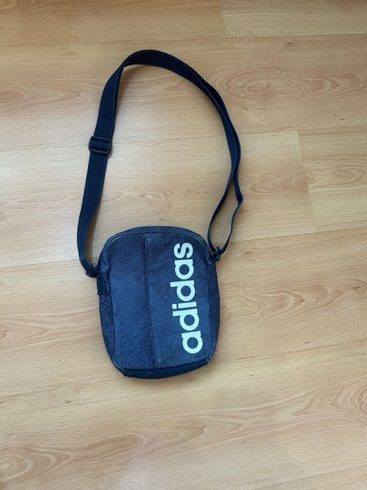 Adidas чантичка за деца