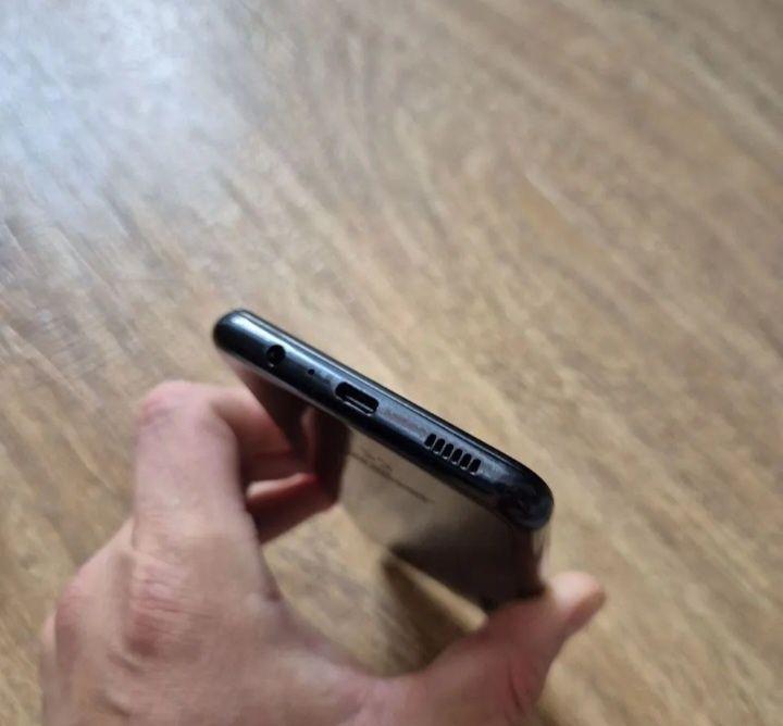Продам телефон Samsung A04S