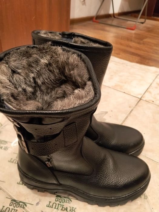 Мужские сапоги продаётся