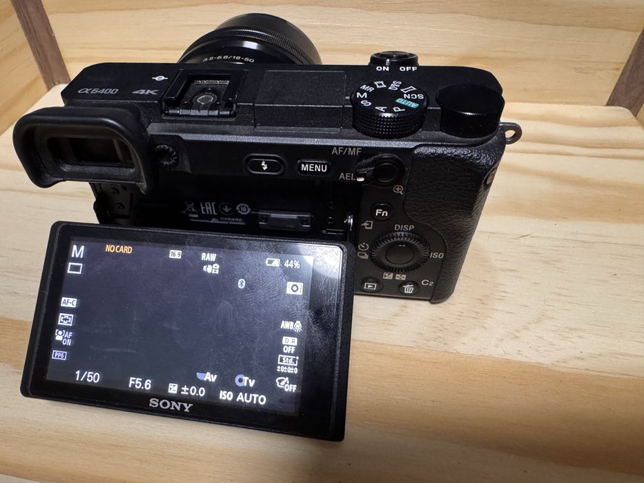 Aparat foto Sony Alpha a6400 + Obiectiv 16-50mm OSS