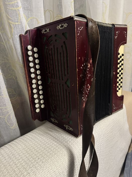 Гармонь рабочая (СССР), играет