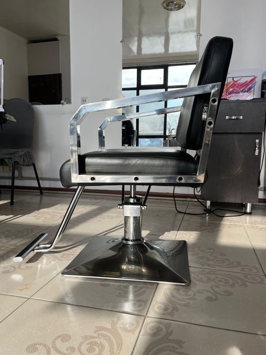 Парикмахерская кресло