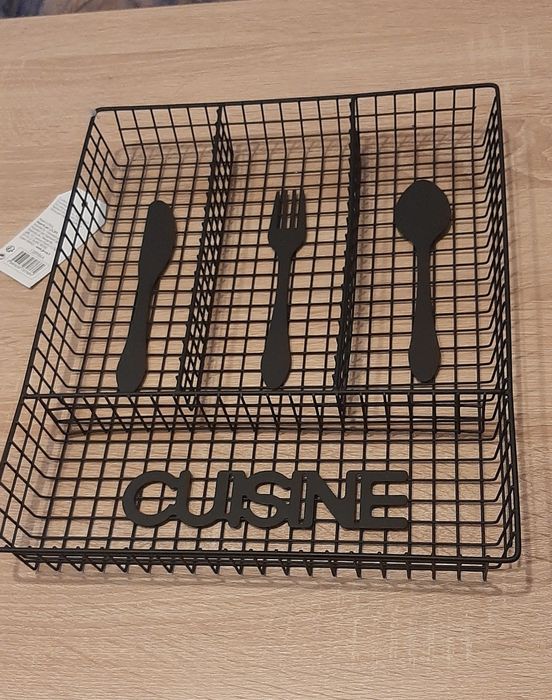 Нова,вертикална поставка за чаши и кани и  голямо плато