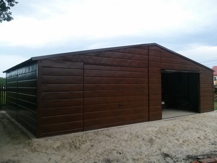 Garaj pe structura metalica izolate din panouri sandwich  5 x 5m