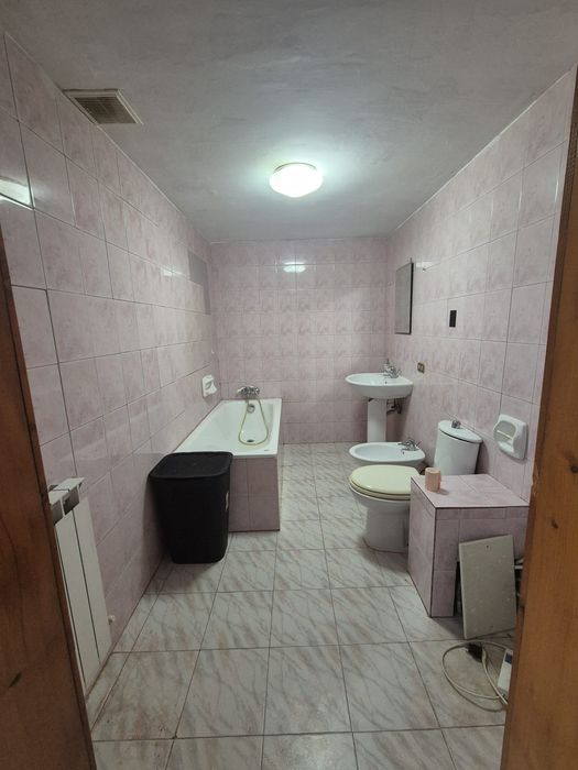 Inchiriez ap. 2 camere decomandat
