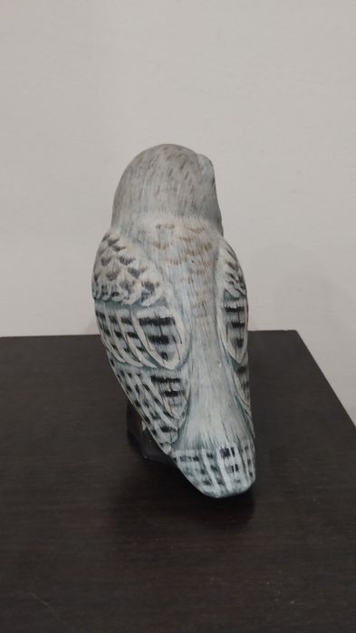 Чудесни, чаровни статуетки на бухалчета от дърво.