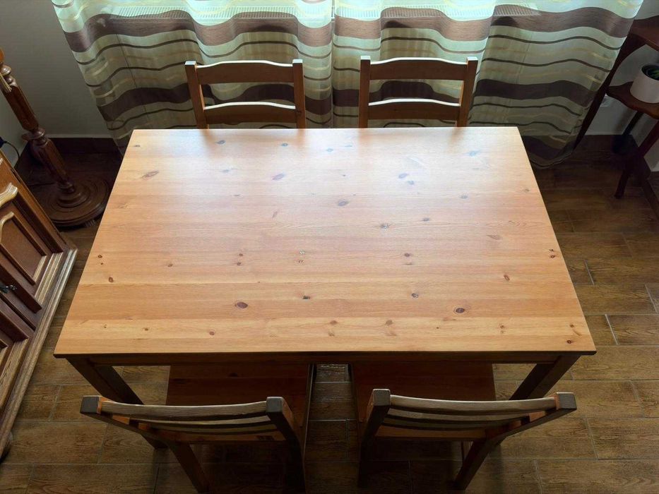 Masă + 4 scaune, aspect antichizat pin (IKEA)