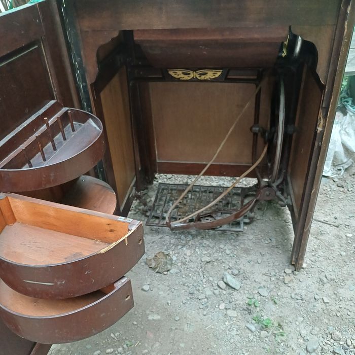 Продам швейную машинку
