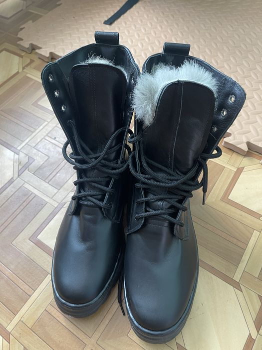 Продам обувь берцы