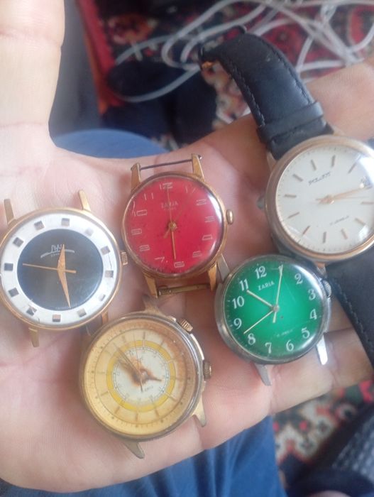 Продам часы старинные цена разнный
