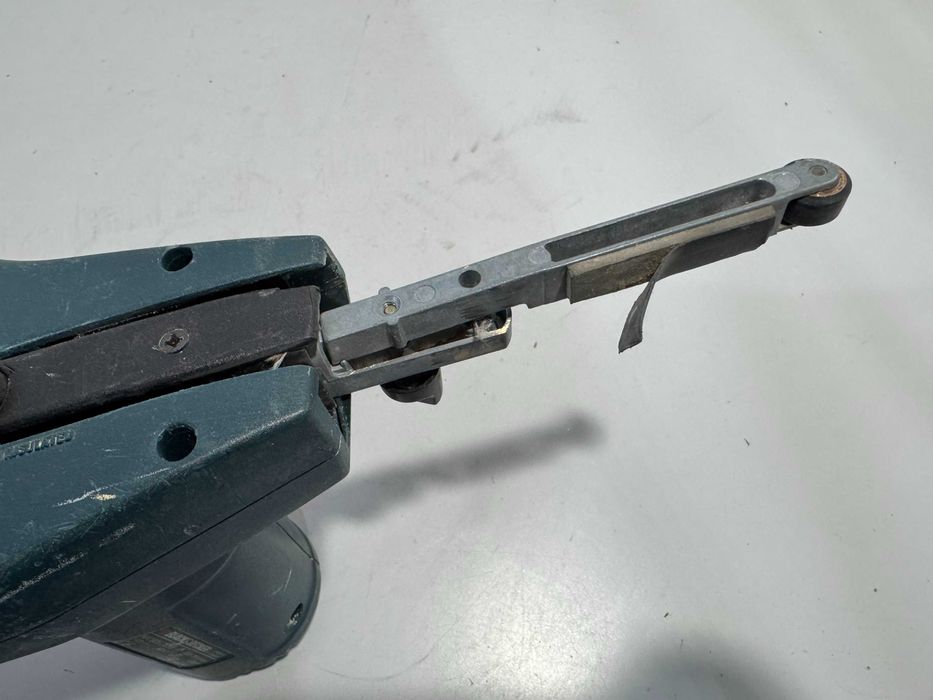 Лентов шлайф / прав - Black & Decker 350 W