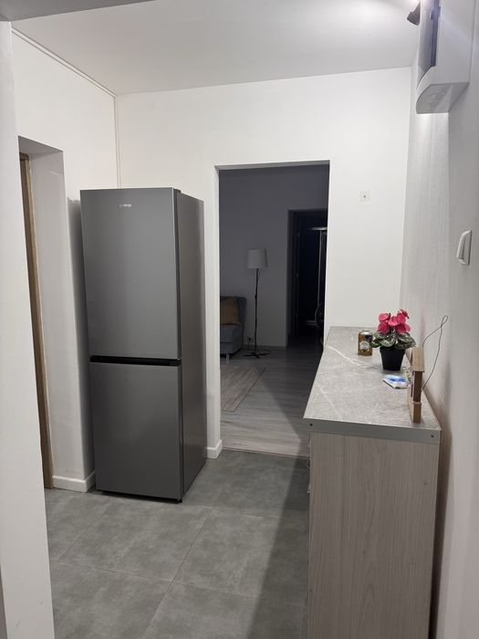 Inchiriez apartament