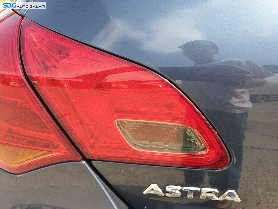 Stop Lampa Tripla Stanga Hayon Haion Portbagaj Opel Astra J Hatchback 2009 - 2015