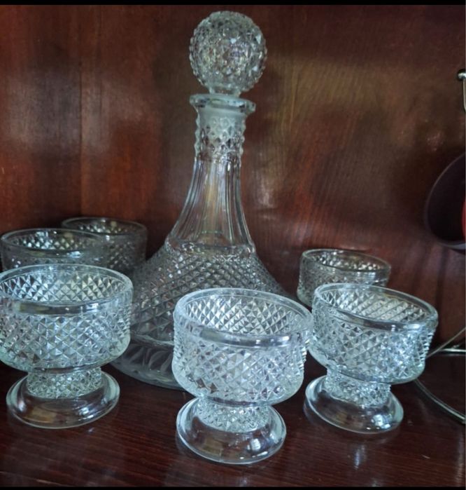 Продаётся  богемское стекло , набор для виски и напитков